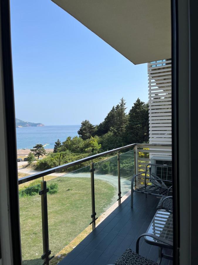 Staklena Kula Budva
