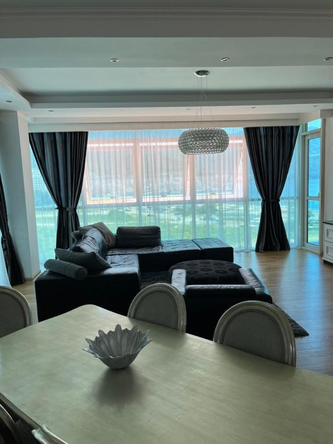Staklena Kula Apartment Budva